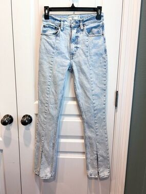Abercrombie & Fitch Women’s Skinny Lt Wash High Rise Ankle Slit 25/0 Short Jeans
